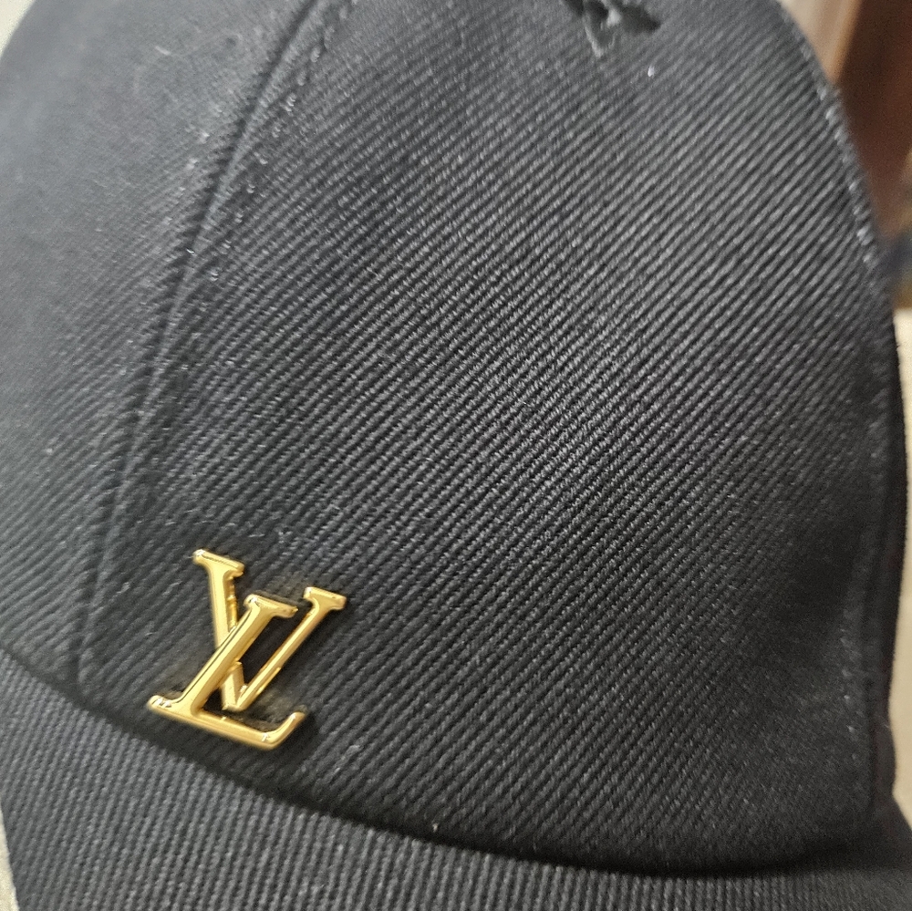 LV BLACK HAT - Picture 2 of 16